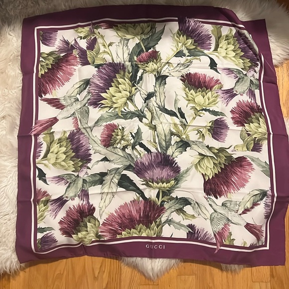 Gucci Womens Square 100% Silk Scarf 32 inches - Picture 1 of 16